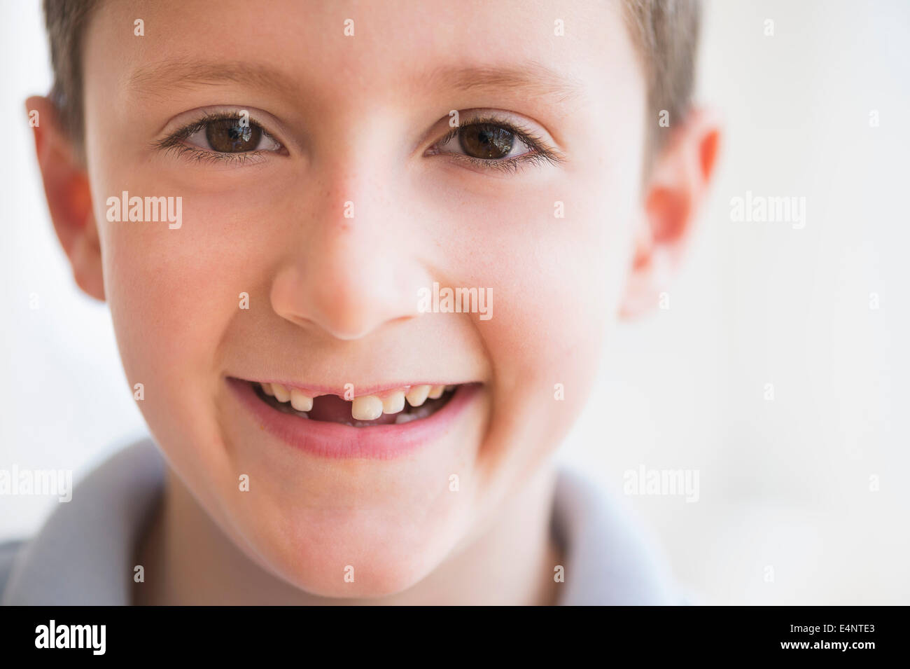 Porträt eines jungen (8-9) Lächeln Stockfoto