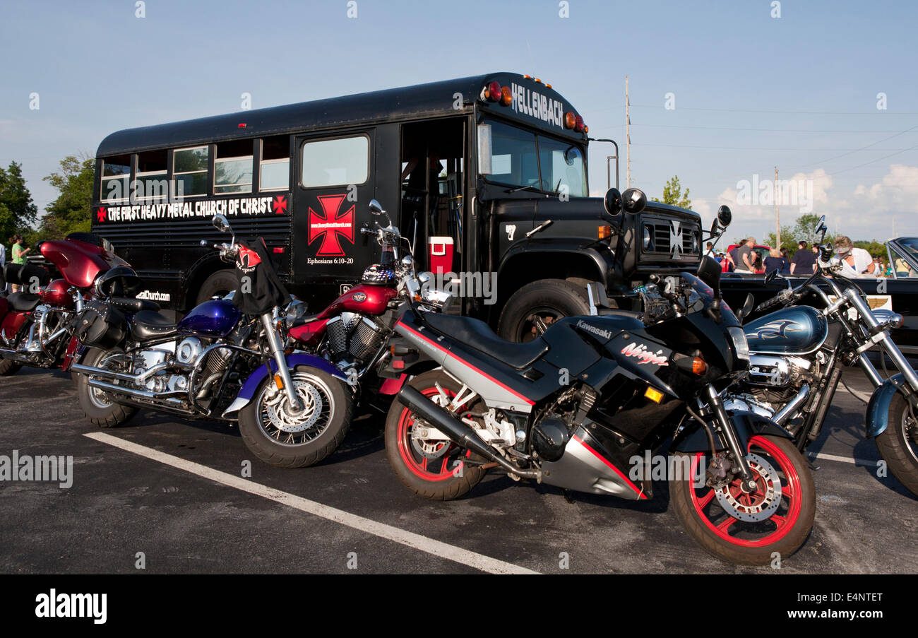 Bus und Motorräder für der Heavy Metal Church of Christ. Stockfoto