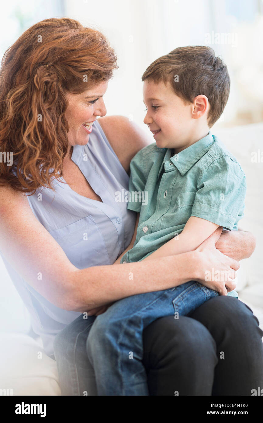 Mutter und Sohn (6-7) Stockfoto