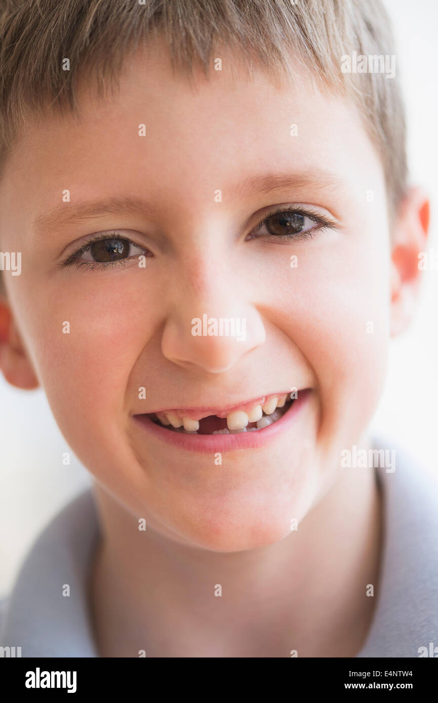 Porträt eines jungen (8-9) Lächeln Stockfoto