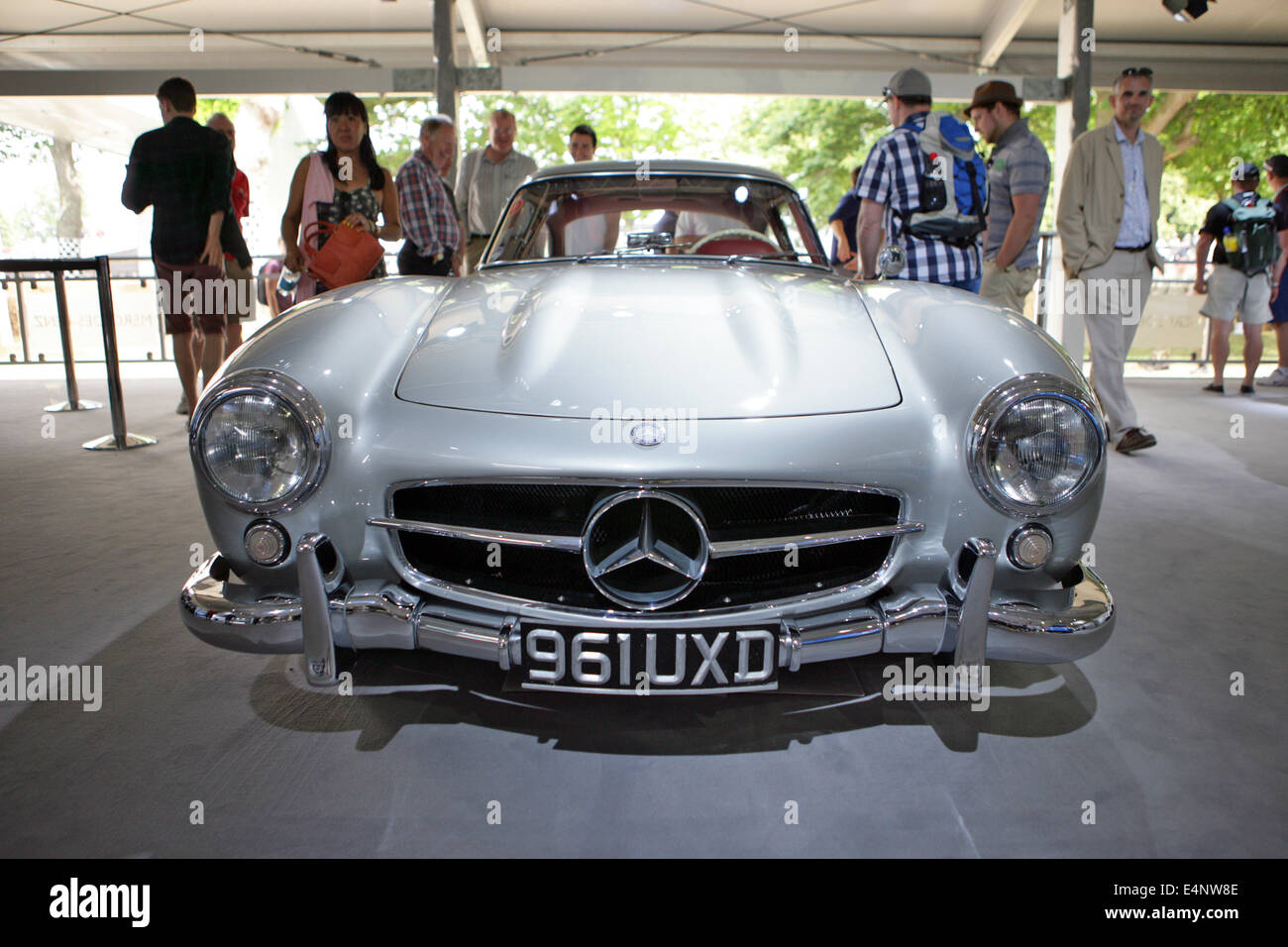 1955 Mercedes-Benz 300SL Flügeltürer auf dem Display beim Goodwood Festival of Speed in der Nähe von Chichester in 2013 Stockfoto