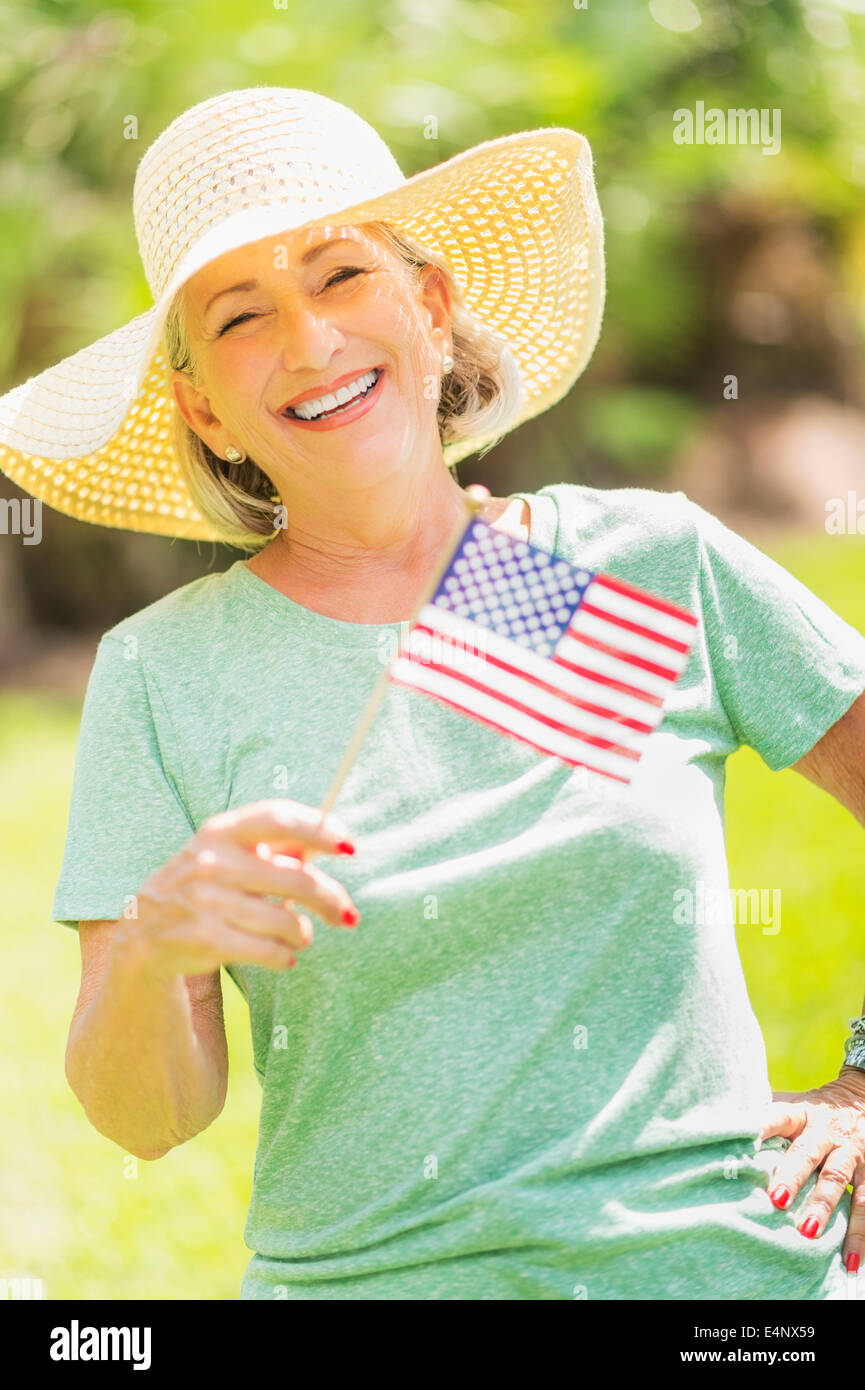 Porträt der Frau, die amerikanische Flagge Stockfoto