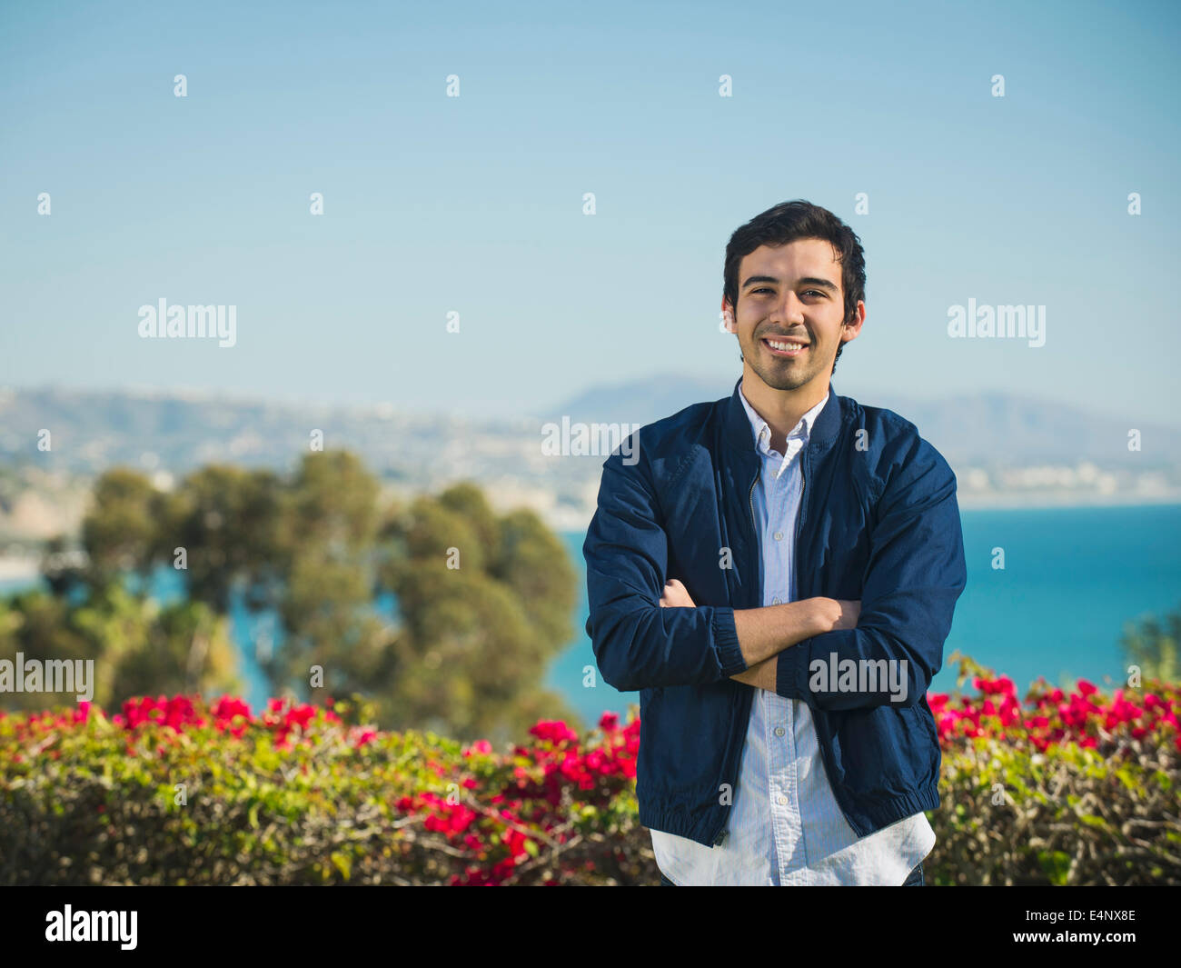 USA, California, Dana Point, Porträt von lächelnden Mann Stockfoto