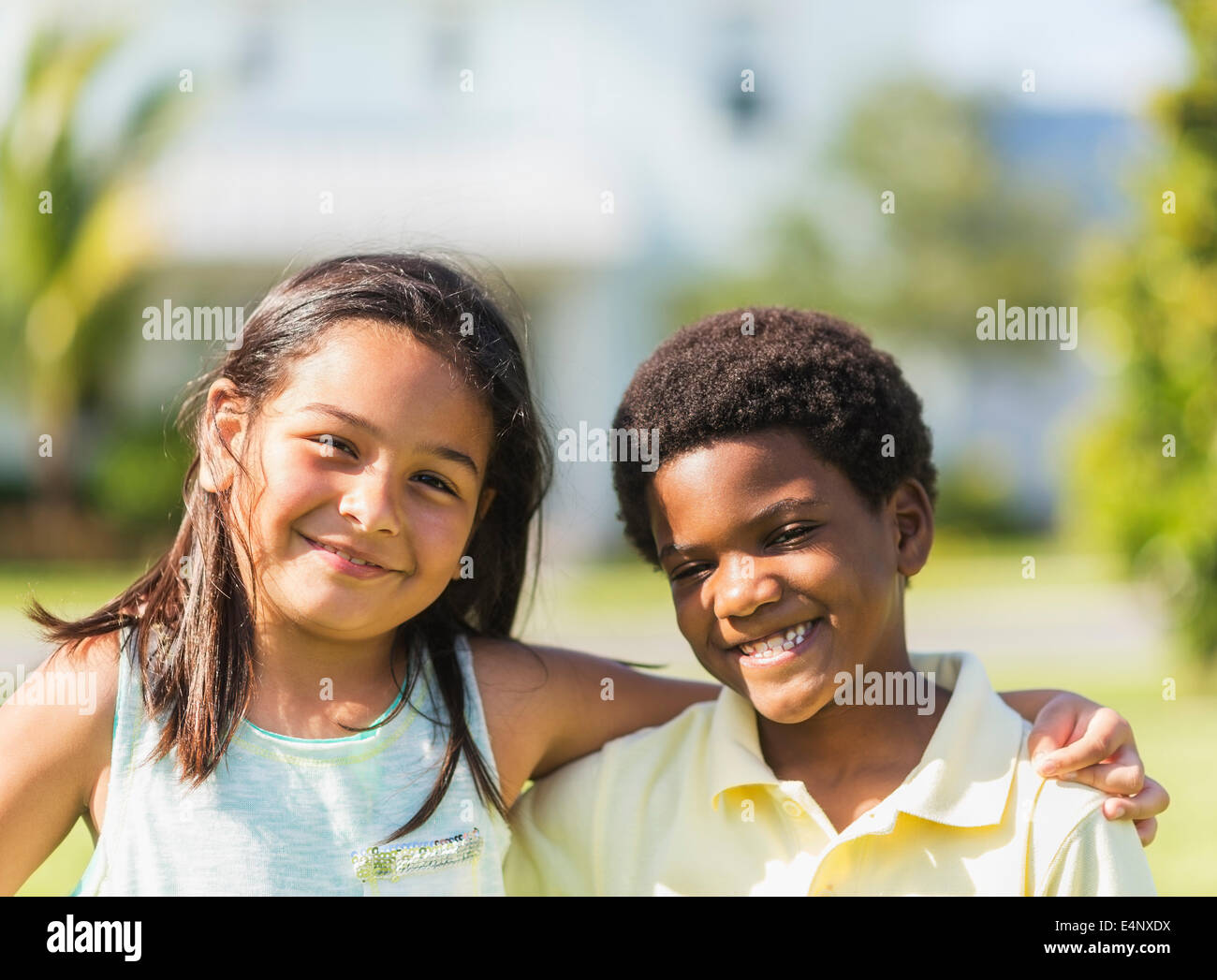 Porträt von Mädchen (8-9) und junge (6-7), Jupiter, Florida, USA Stockfoto