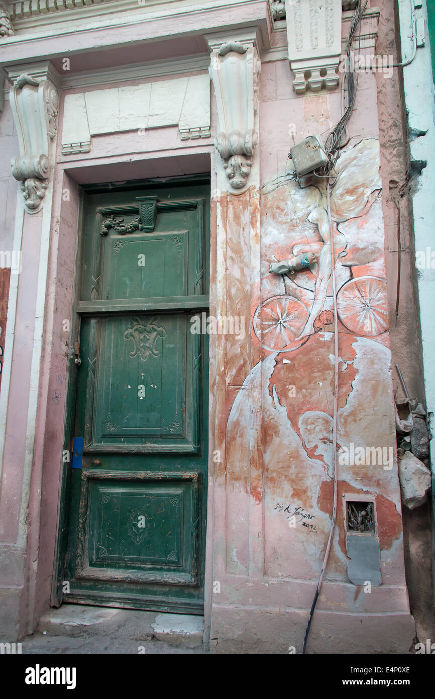 Wandbild auf der Seite des Gebäudes in Havanna Vieja (Altstadt von Havanna), Havanna, Kuba Stockfoto