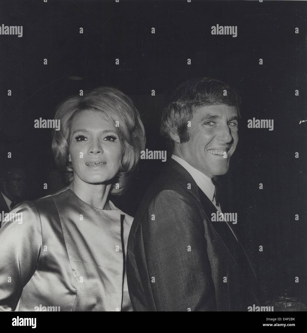 ANGIE DICKINSON Burt Bacharach in Hollywood c. 1970.Supplied von Fotos, inc. (Kredit-Bild: © von Globe Fotos, Inc/Globe Fotos/ZUMA Draht geliefert) Stockfoto