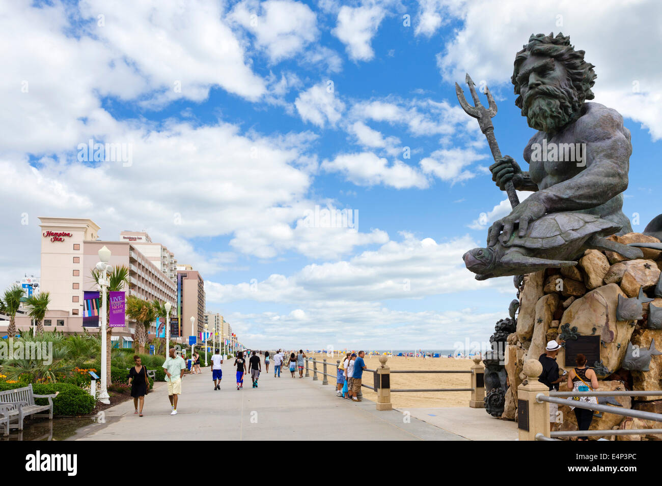 Paul DiPasquale King Neptune Statue auf der Promenade in Virginia Beach, Virginia, USA Stockfoto