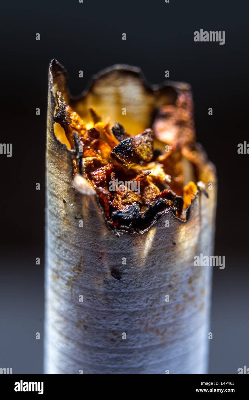 Closeup o ungesunde gerauchte Zigarette Stockfoto