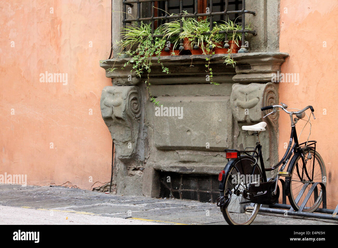 Tuscany Bike in Lucca bildende Kunst Stil Bild große Reisen Bild von Italien Toskana. Stockfoto