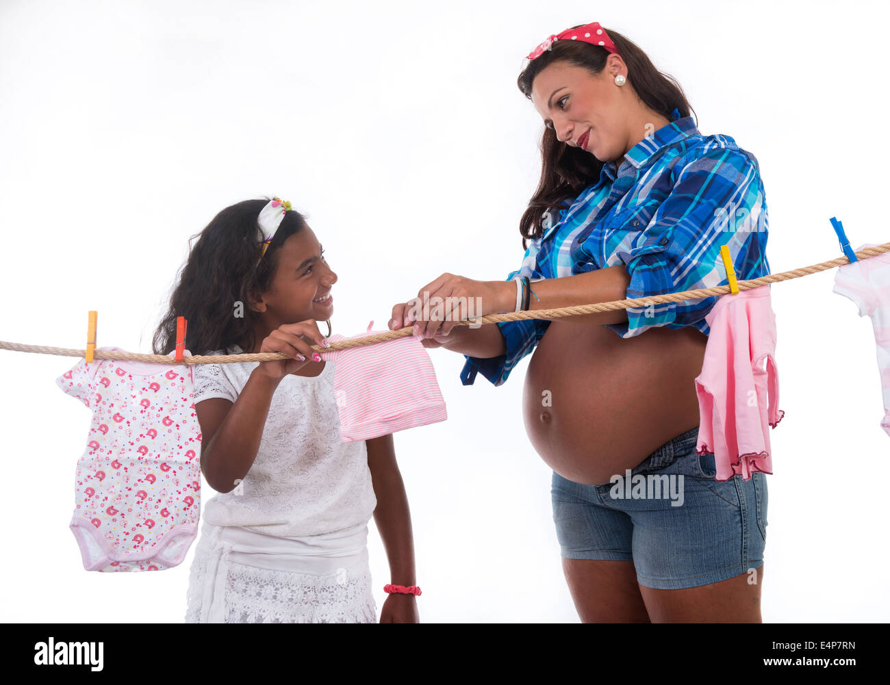 schwanger Mo und Tochter spielen Stockfoto