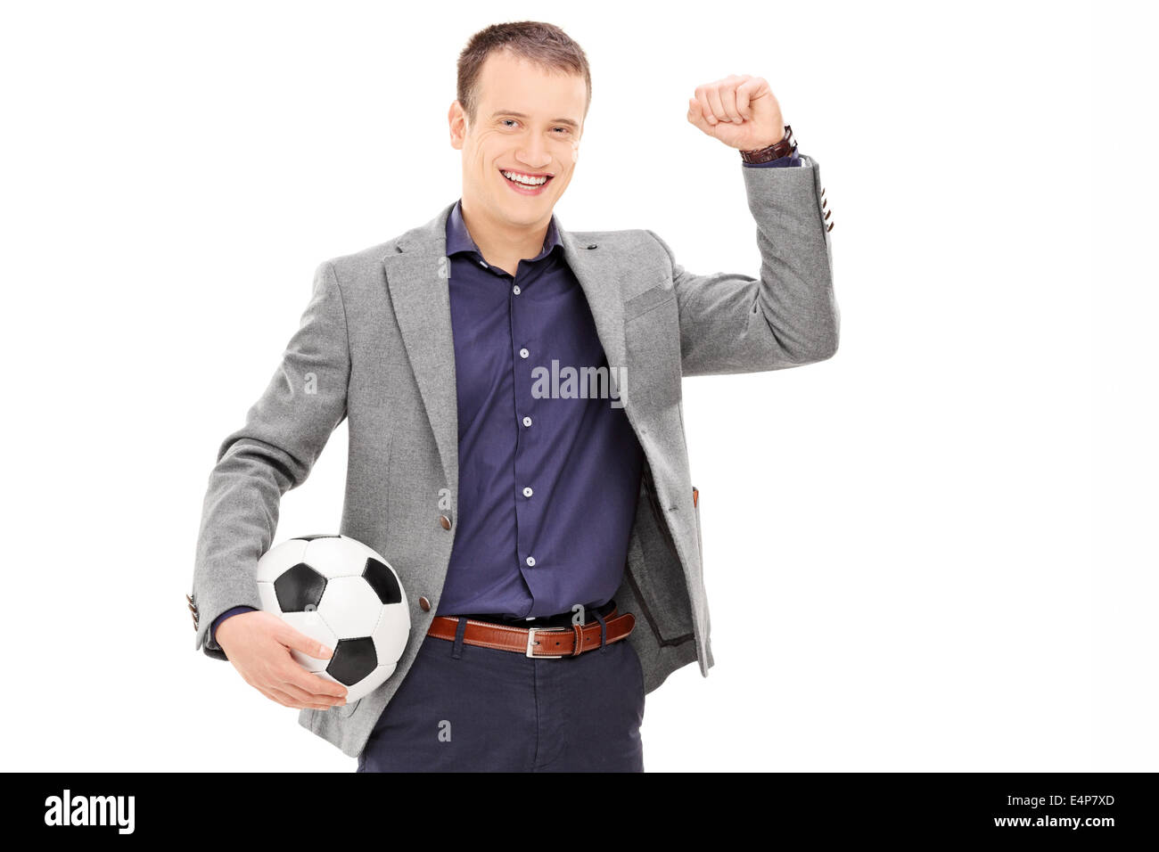 Junge Fußball-Fans jubeln mit Ball in der hand Stockfoto