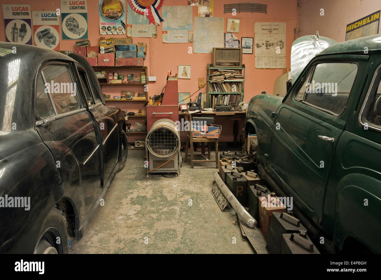Vintage garage -Fotos und -Bildmaterial in hoher Auflösung – Alamy