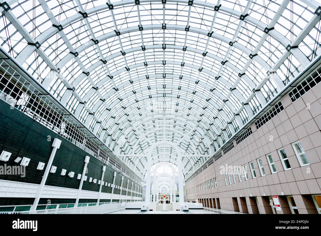 Glasdach der Galleria Ausstellungshalle an der Frankfurter Messe, Frankfurt Am Main, Hessen, Deutschland Stockfoto