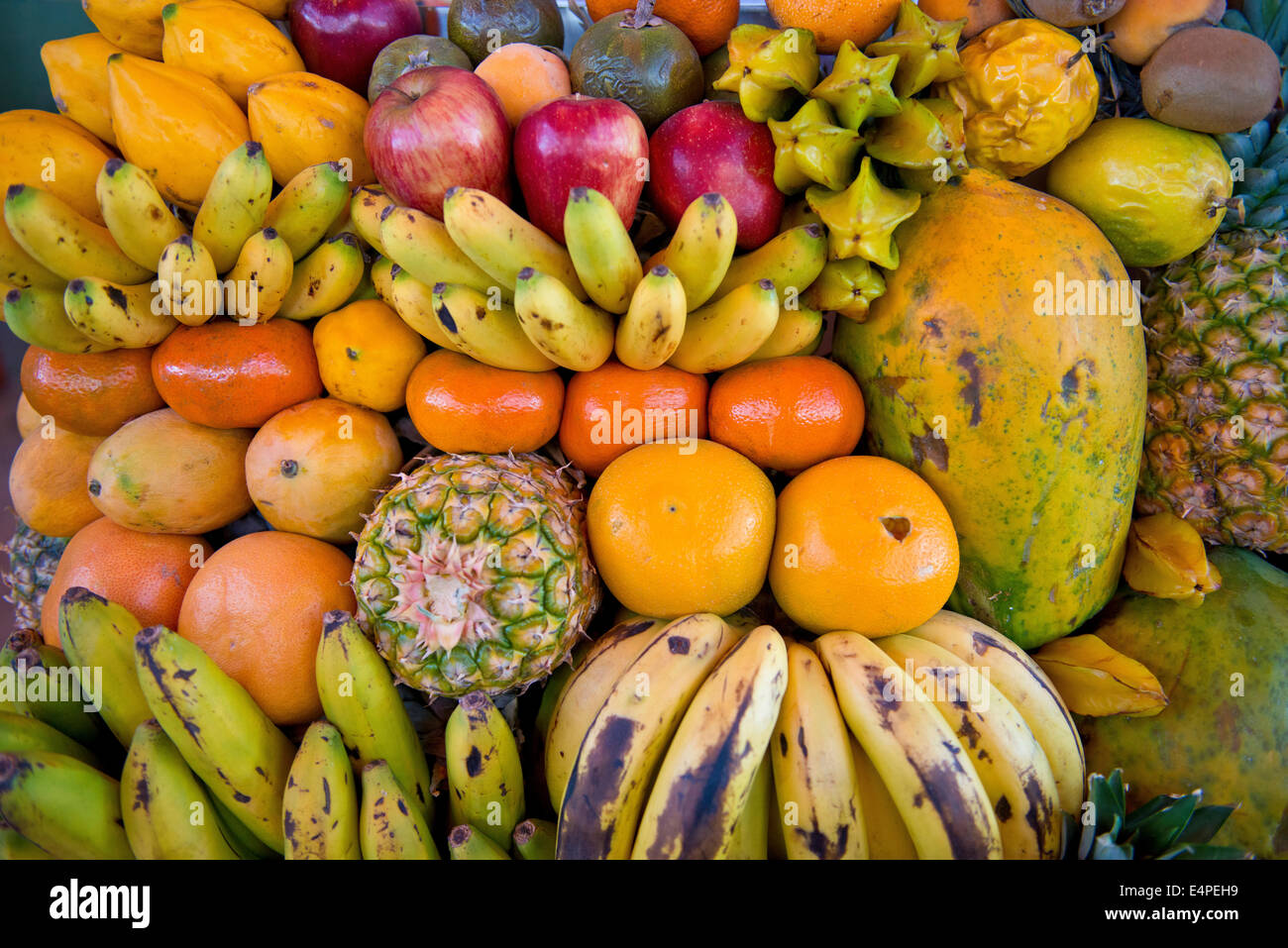 Verschiedene tropische Früchte, Früchte zum Verkauf, Peru Stockfoto
