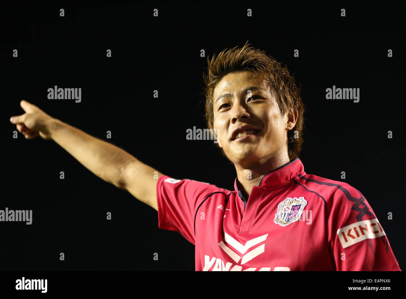 Yoichiro Kakitani (Cerezo), 15. Juli 2014 - Fußball /Soccer: Yoichiro Kakitani von Cerezo erkennt Fans nach 2014 J.LEAGUE Division 1 zwischen Cerezo Osaka 1-2 Kawasaki Frontale im KINCHO Stadium, Osaka, Japan. Kakitani wechselt nach Schweizer Club Basel. (Foto von Kenzaburo Matsuoka/AFLO) Stockfoto