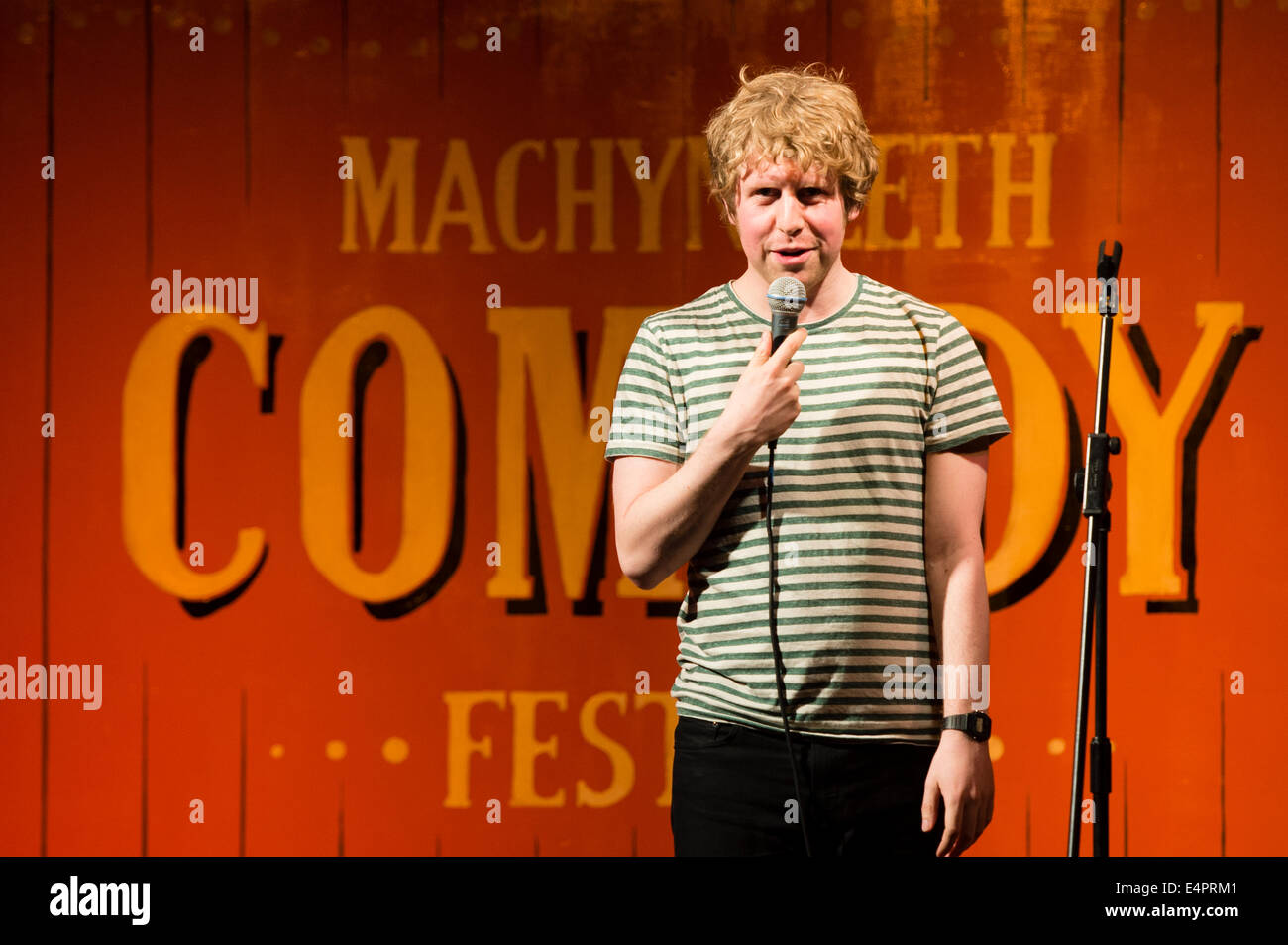 Freitag, 2 Mai 2013 Machynlleth Wales Großbritannien JOSH WIDDICOMBE bei der fünften jährlichen Machynlleth Comedy Festival. Stockfoto