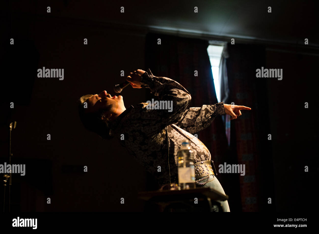 Walisischer Komiker MIKE BUBBINS erklingt in die Machynlleth Comedy Festival 2014 Stockfoto