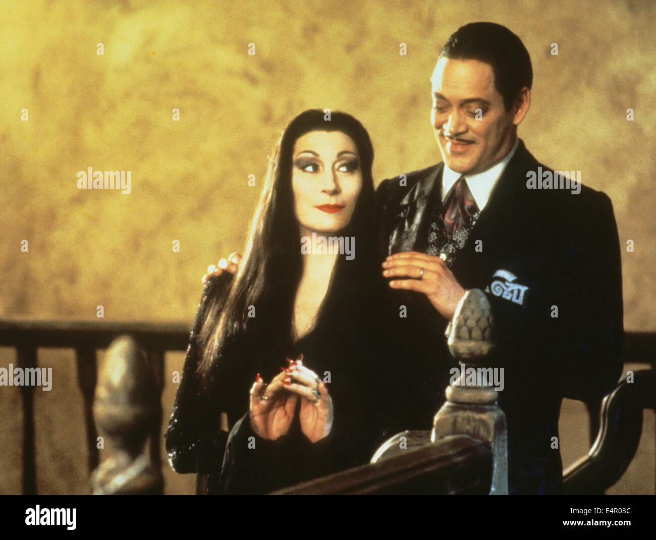 ADDAMS Familie Werte 1993 Paramount Pictures Film mit Anjelica Huston und Raul Julia Stockfoto