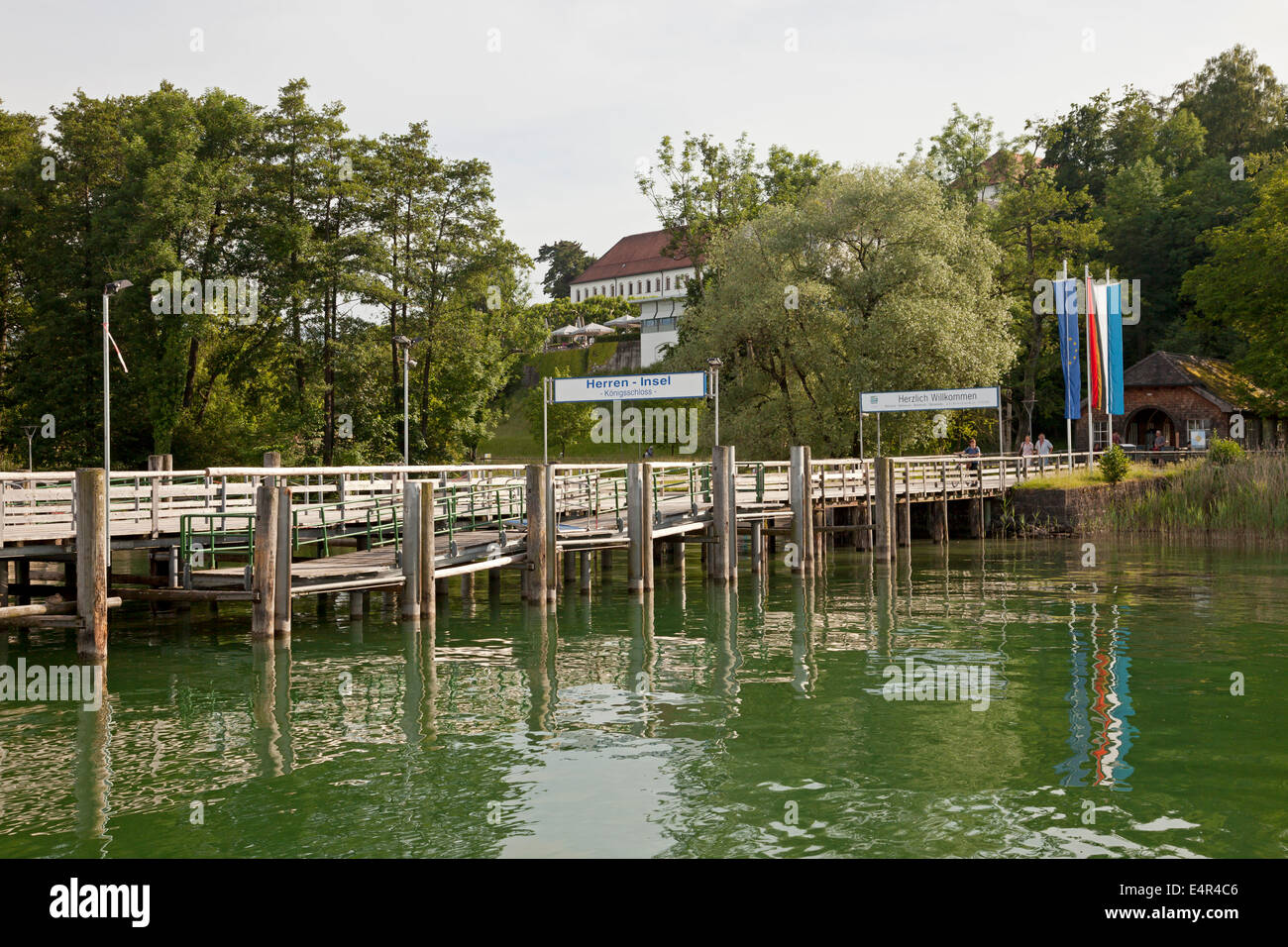 Boot, Landung auf der Insel Herreninsel in See Chiemsee, Chiemgau, Bayern, Deutschland, Europa Stockfoto