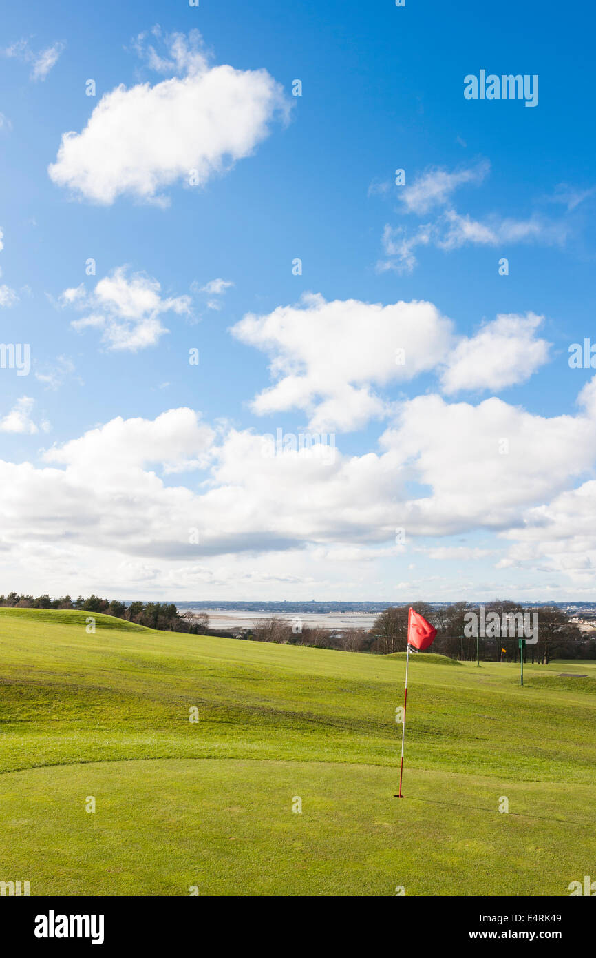 Golfplatz in einem sonnigen Tag Stockfoto