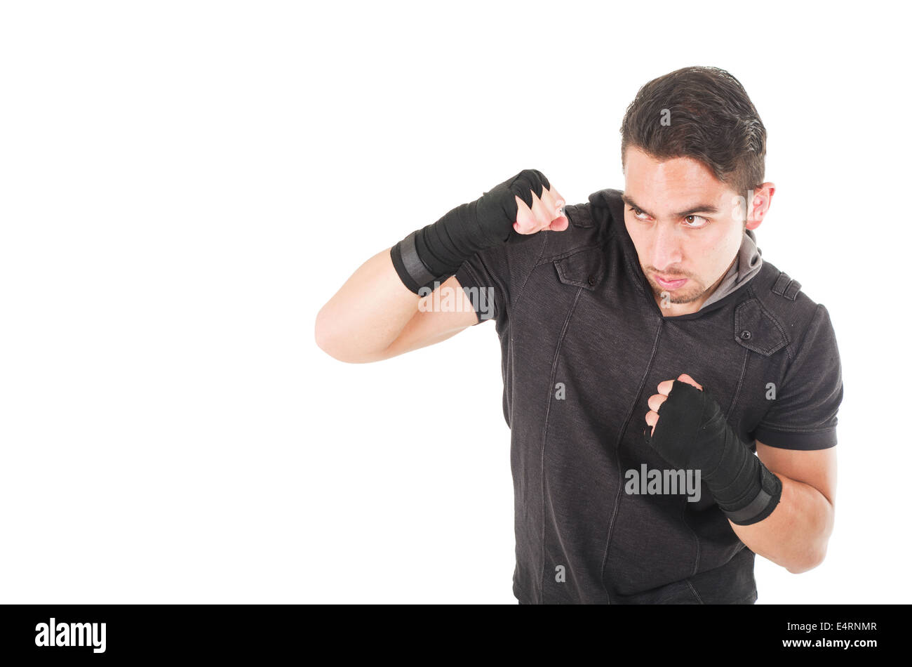 hübsche Latin Kämpfer tragen schwarze Kleidung, Ausbildung Stockfoto