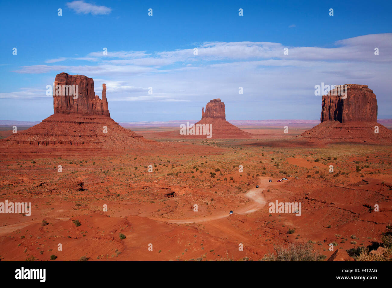 Westen Mitten, Osten Handschuh, Merrick Butte und Valley Scenic Drive, Monument Valley Navajo-Nation, Utah und Arizona Grenze, USA Stockfoto