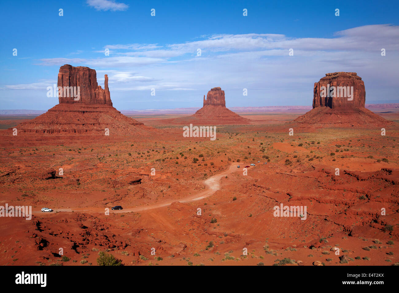 Westen Mitten, Osten Handschuh, Merrick Butte und Valley Scenic Drive, Monument Valley Navajo-Nation, Utah und Arizona Grenze, USA Stockfoto