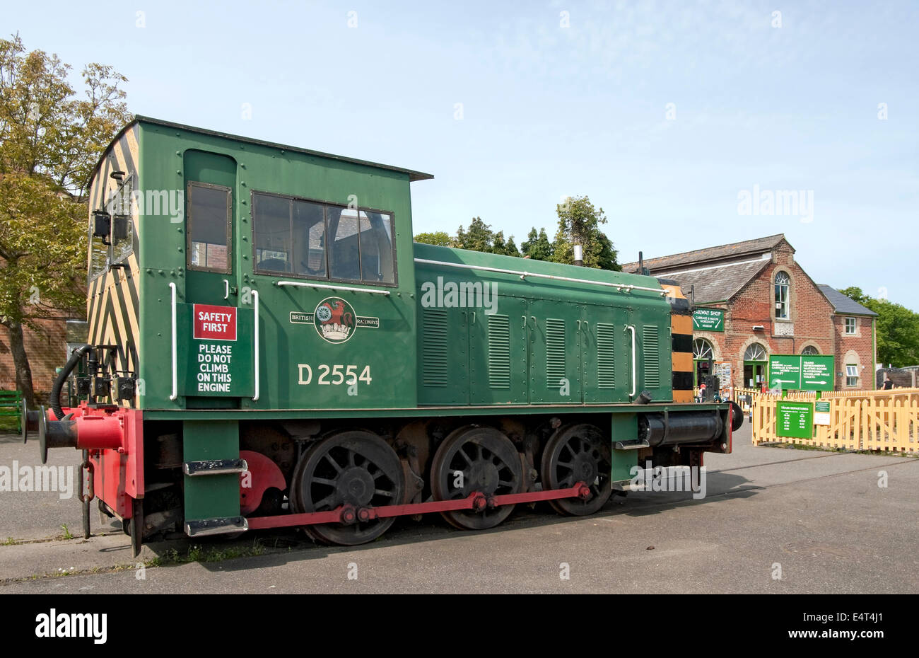 Historischer Zug auf dem Display an der Havenstreet Station der Isle Of Wight Steam Eisenbahnlinie, South East England.  Historische Stockfoto