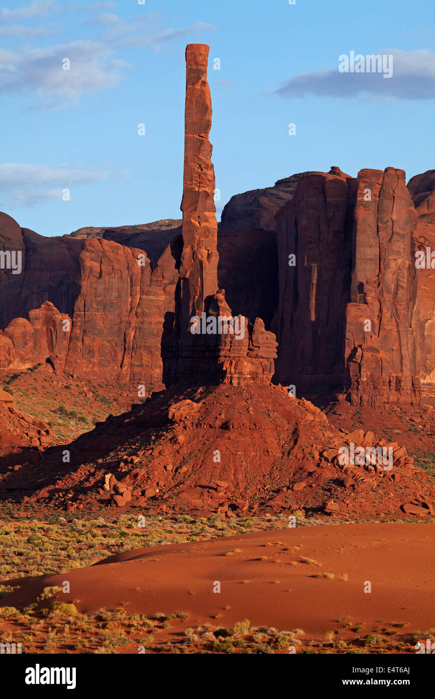 Totempfahl Fels Spalte, Monument Valley Navajo Nation, Grenze zu Utah/Arizona, USA Stockfoto