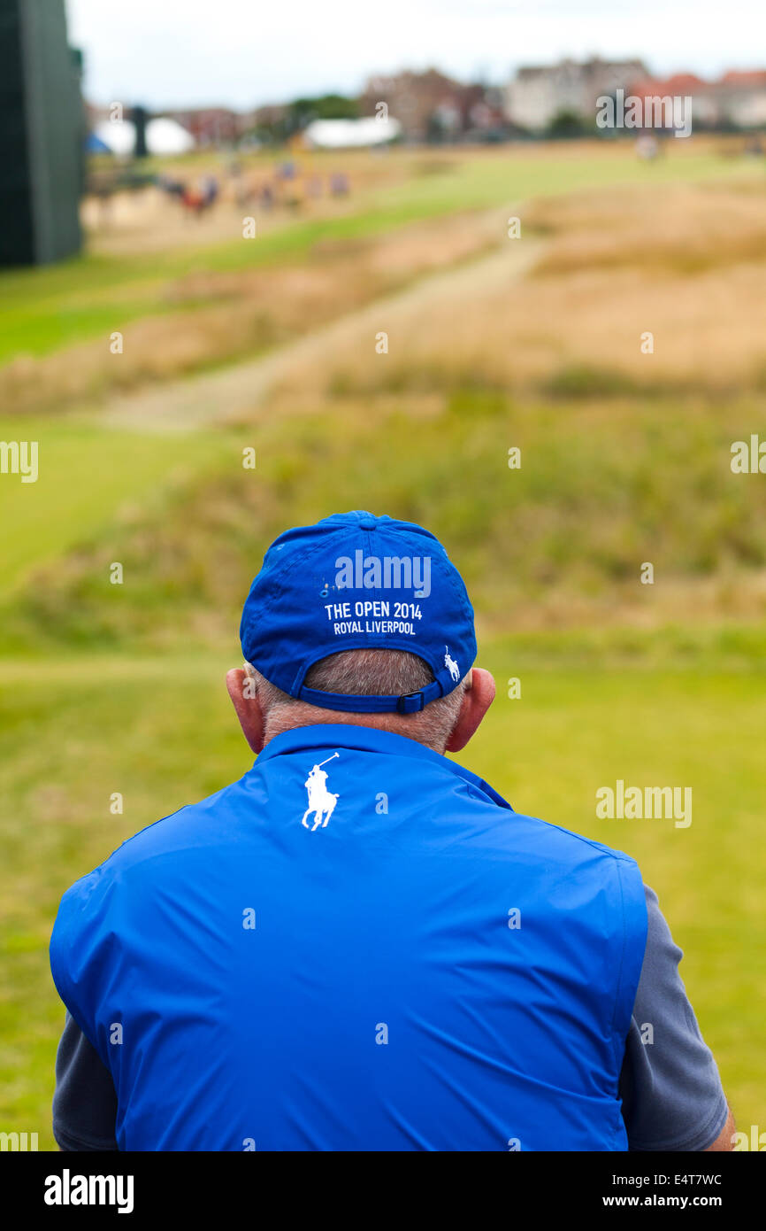Hoylake, Großbritannien. 16. Juli 2014. Die Offenen Golfmeisterschaften. Kursmarschall mit Blick auf die erste Bohrung am Royal Liverpool Golf Course, Merseyside, UK Stockfoto