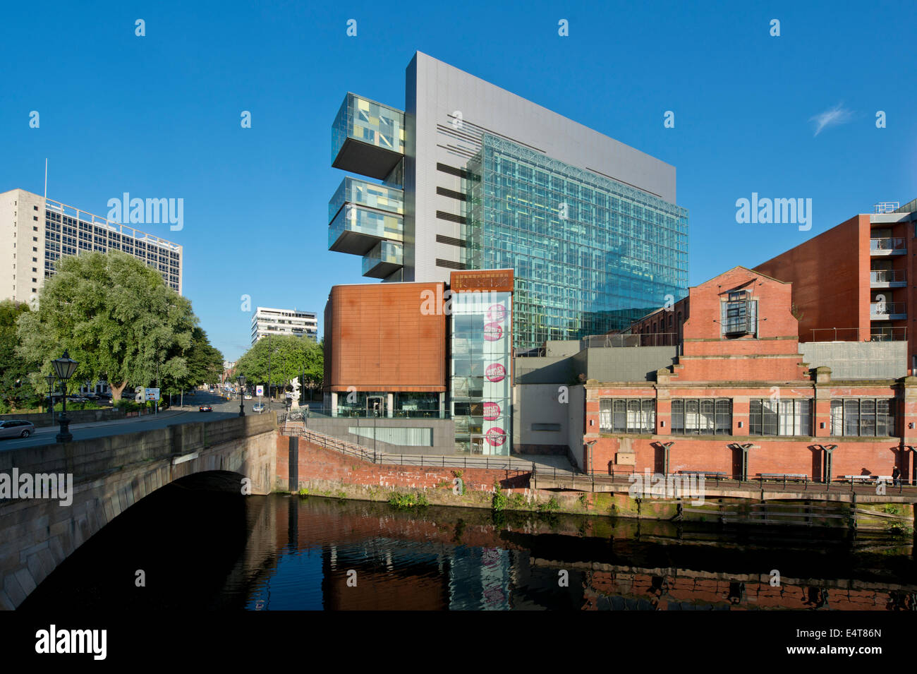 Das Volk Geschichtsmuseum vor Manchester Civil Justizzentrum in der Bridge Street in Manchester an einem sonnigen Tag. Stockfoto