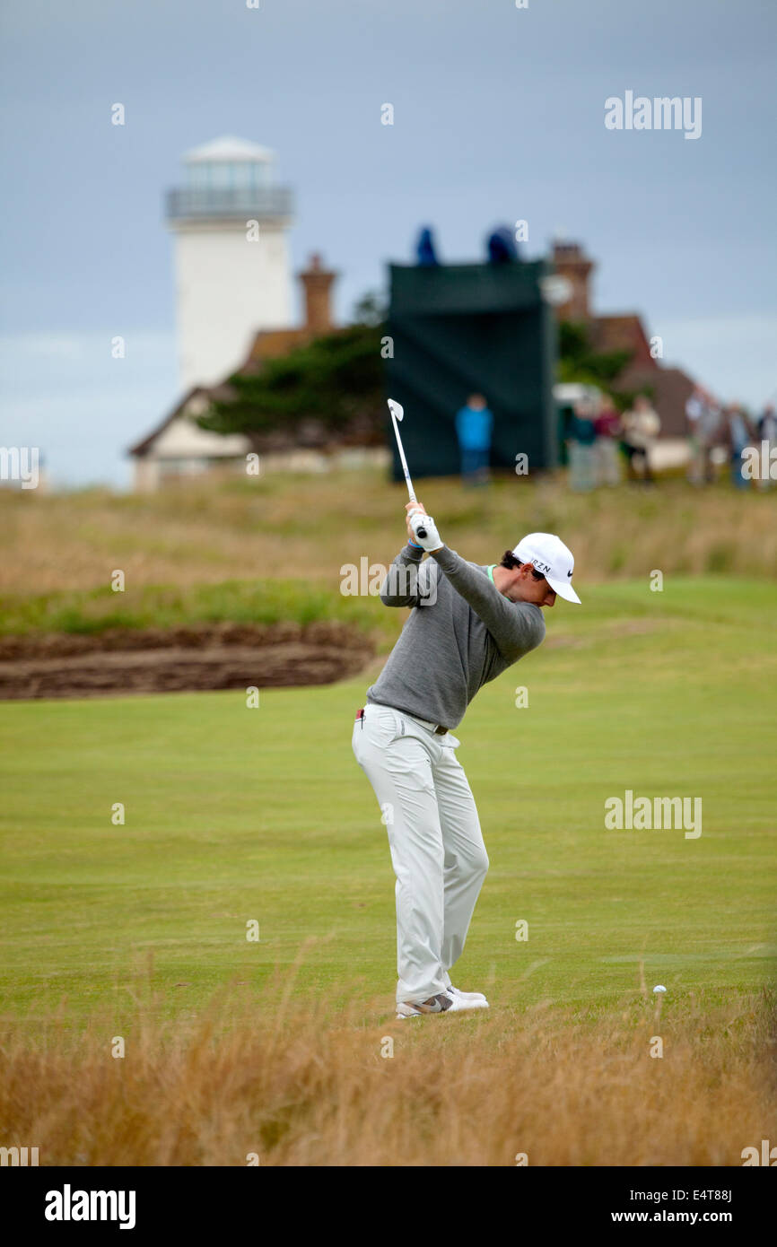 Hoylake, Großbritannien. 16. Juli 2014. Die Offenen Golfmeisterschaften. Rory Mcilroy, Schuß auf 14. Loch im Royal Liverpool Hoylake, Großbritannien Stockfoto