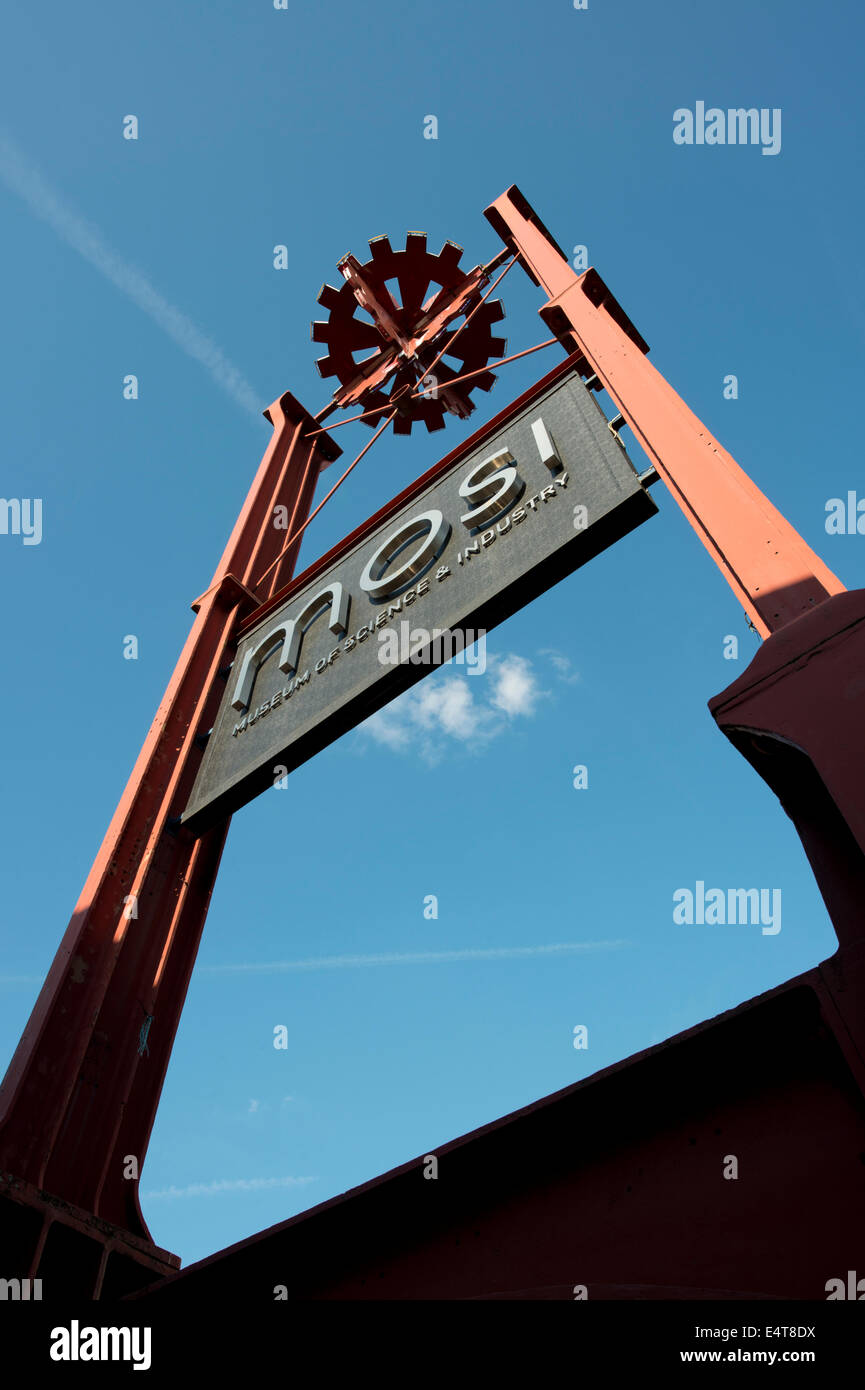 Die Struktur zeigt den Eingang für das Museum of Science and Industry (MOSI) in der Nähe des Castlefield von Manchester. Stockfoto