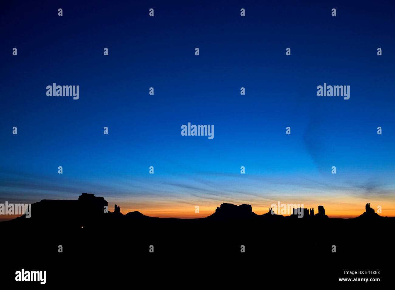 Sonnenaufgang über Eagle Mesa, Brigham Grab König auf seinem Thron, Stagecoach, Bär und Hase, Le Château, große indische Felsformationen Stockfoto