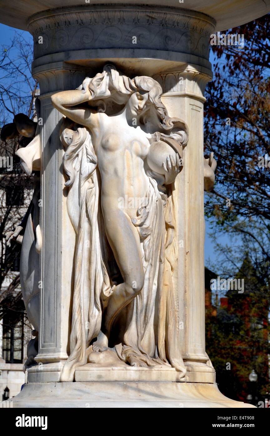 Washington, DC: Allegorische Figuren dekorieren Daniel Chester French weißen Marmor-Brunnen im Zentrum des Dupont Circle Stockfoto