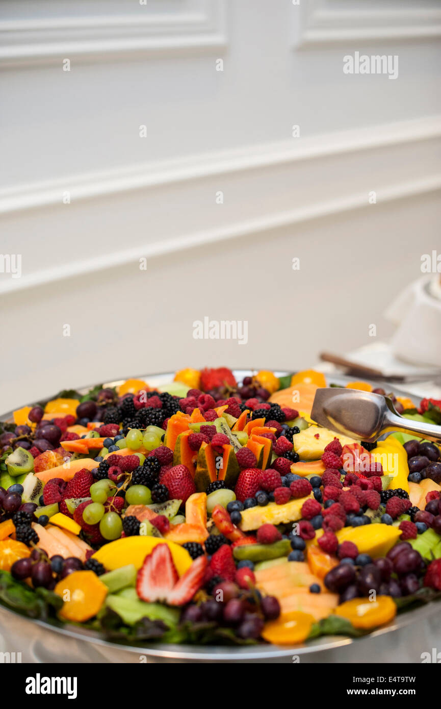 Platte mit gemischten Früchten bei Hochzeitsfeier, Toronto, Ontario, Kanada Stockfoto