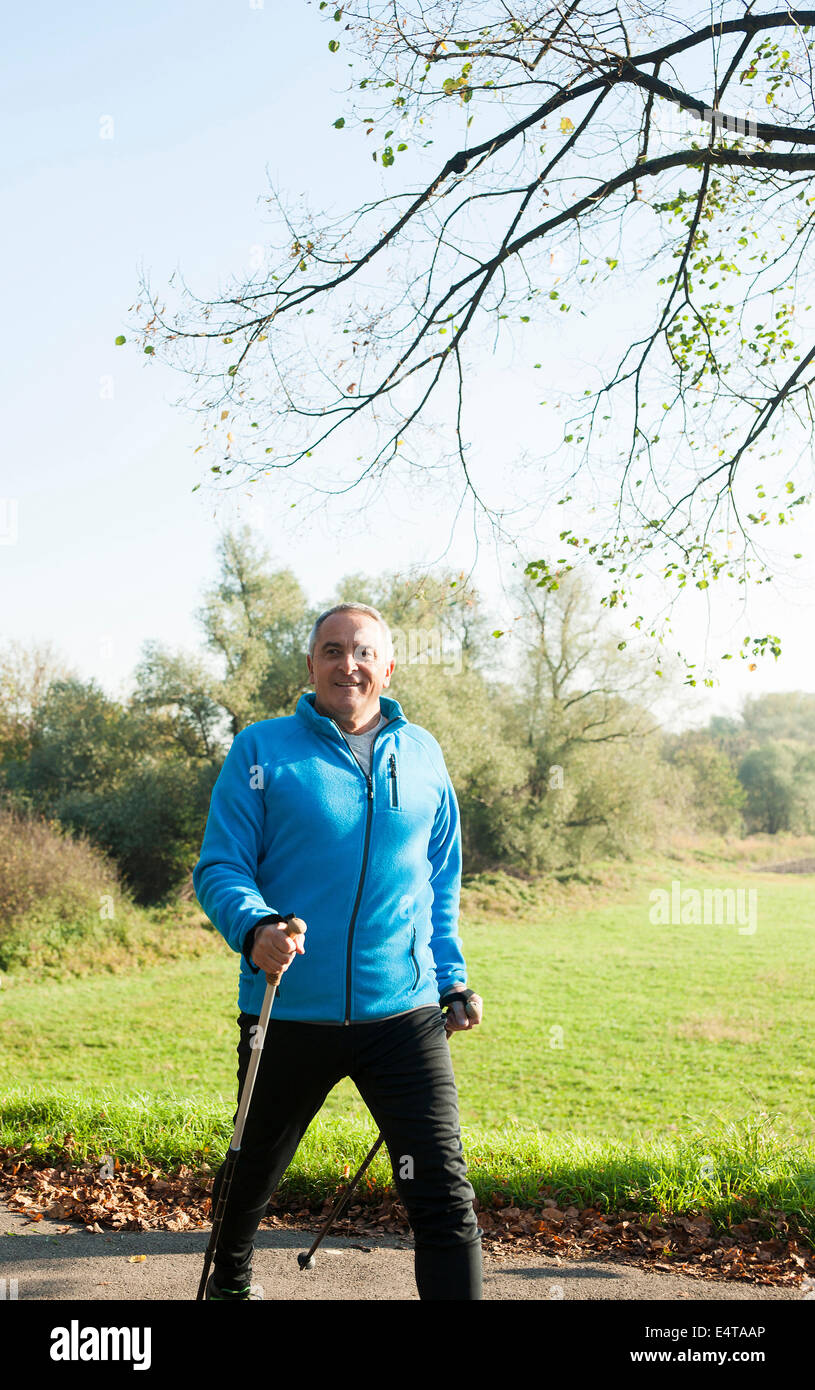 Senior woman Nordic-Walking, Mannheim, Baden-Württemberg, Deutschland Stockfoto