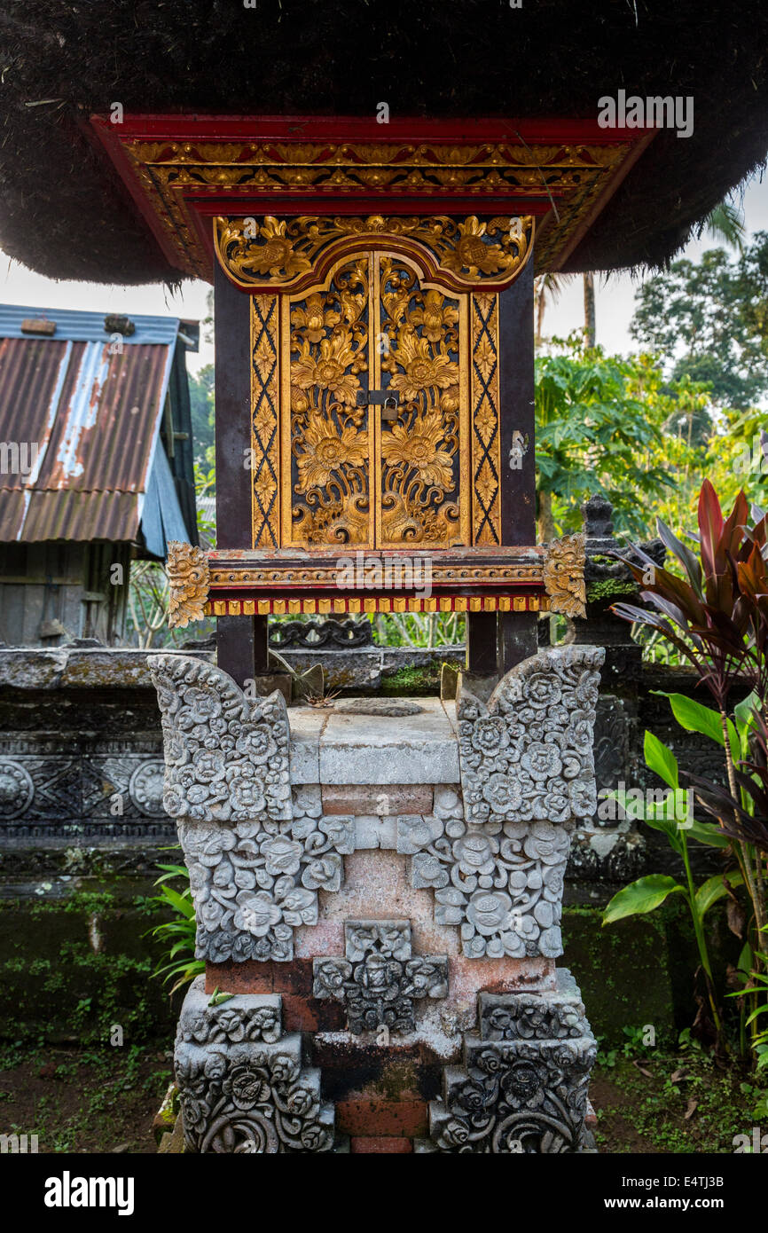 Bali, Indonesien.   Schrein, ein Vorfahre in einem hinduistischen Balinesen Dorf Familie Verbindung. Stockfoto