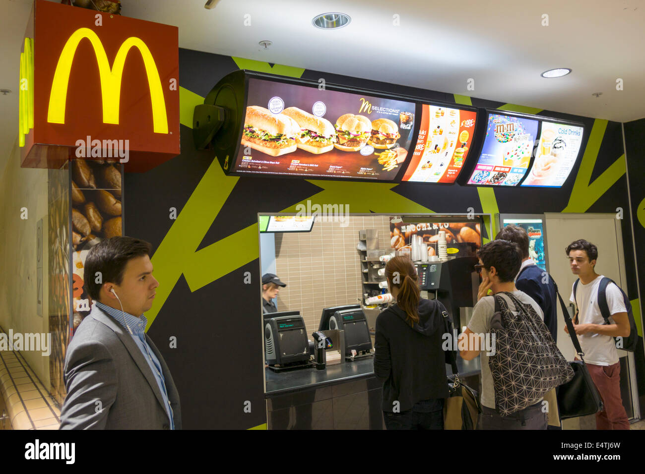 Melbourne Australien, Victoria CBD Central Business, District, Central Station, McDonald's, Burger, Hamburger, Franchise, Fast Food, Restaurants di Stockfoto