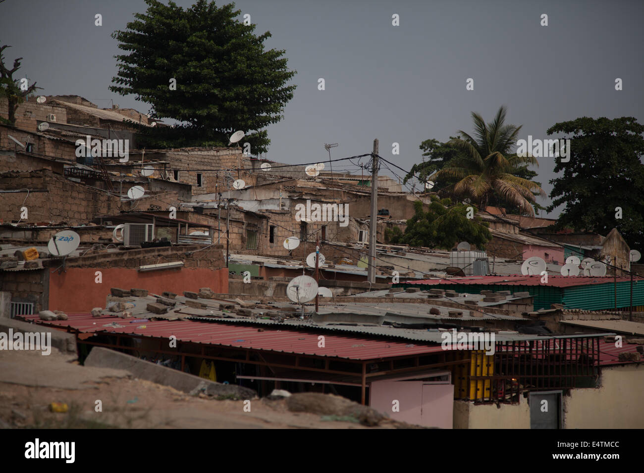 Angola, Luanda, Stadtleben, Afrika-Gebäude in der Stadt Stockfoto