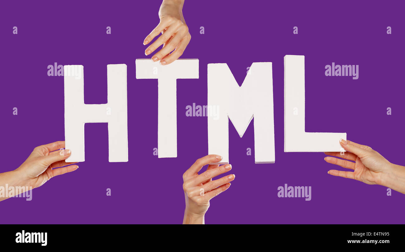 Weibliche Hände halten Buchstaben HTML Stockfoto