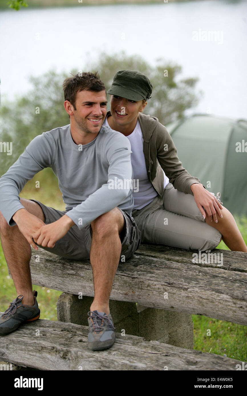 Paar auf einem camping-Ausflug Stockfoto