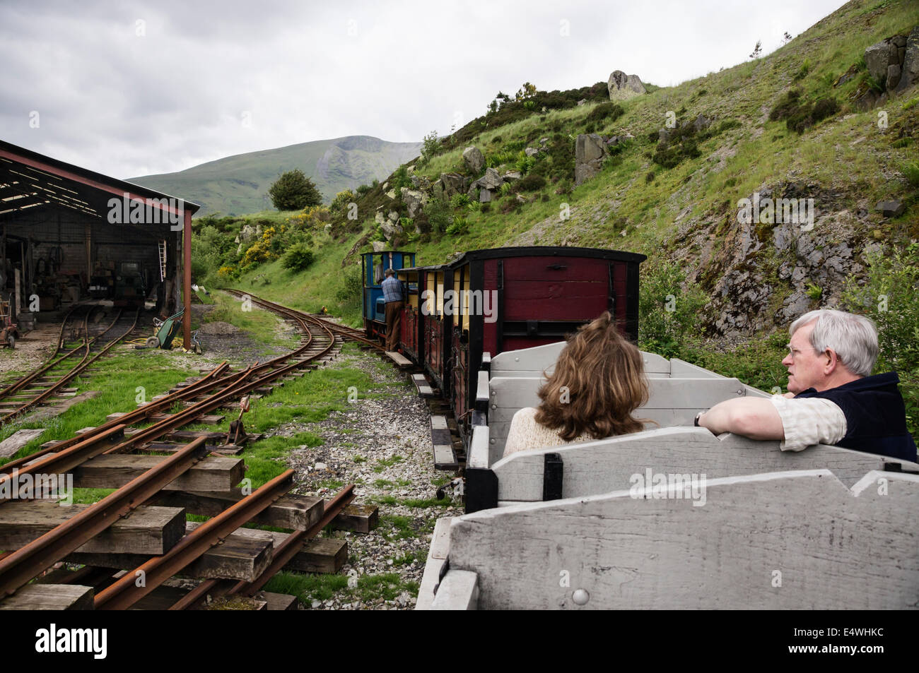 Besucher fahren die alten Steinbruch trainieren im Threlkeld Mining Museum in Cumbria, UK Stockfoto