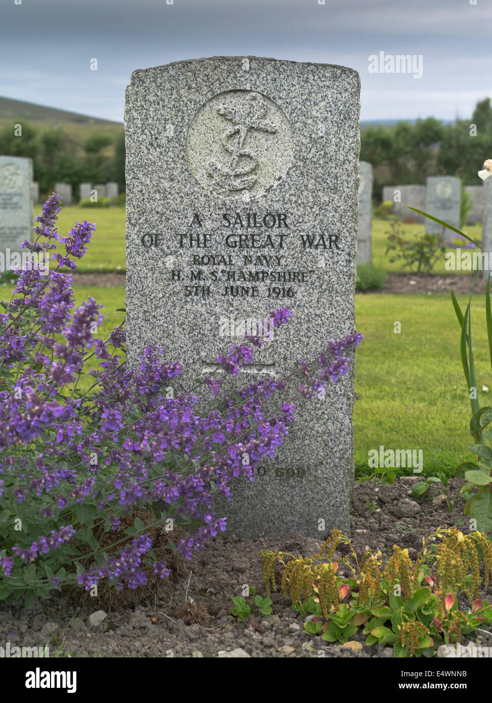 Dh Korenbloemen Naval Friedhof HOY ORKNEY Ersten Weltkrieg 1 Gräber marine Militär Grab stein ww1 Granit Steine Stockfoto