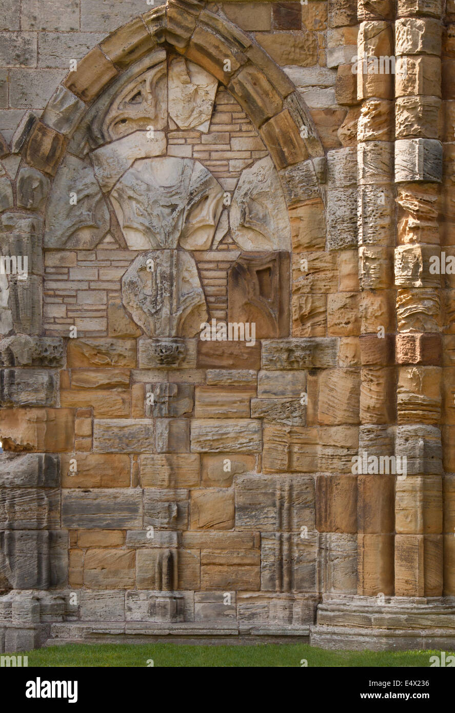 Detail des Mauerwerks in Whitby Abbey, Yorkshire, Großbritannien. Stockfoto