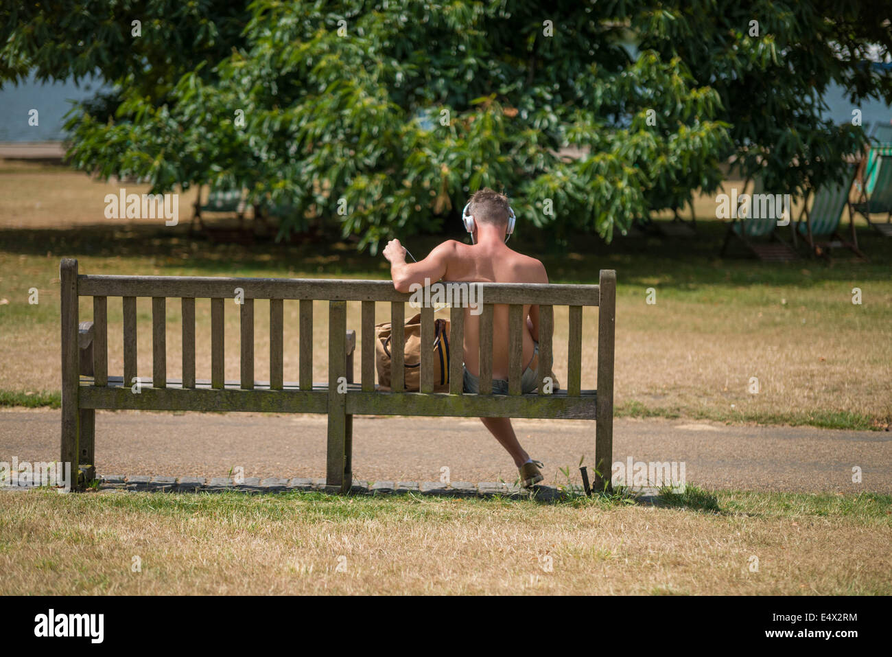 London, UK. 17. Juli 2014. Londoner der Hitzesommer genießen. © Velar Grant/Alamy Live-Nachrichten London, UK. 17. Juli 2014. UK-Wetter: Londoner mit hohen Temperaturen zu kämpfen, als "Spanische Heat Wave" zu den UK-Kredit kam: Velar Grant/Alamy Live News Stockfoto