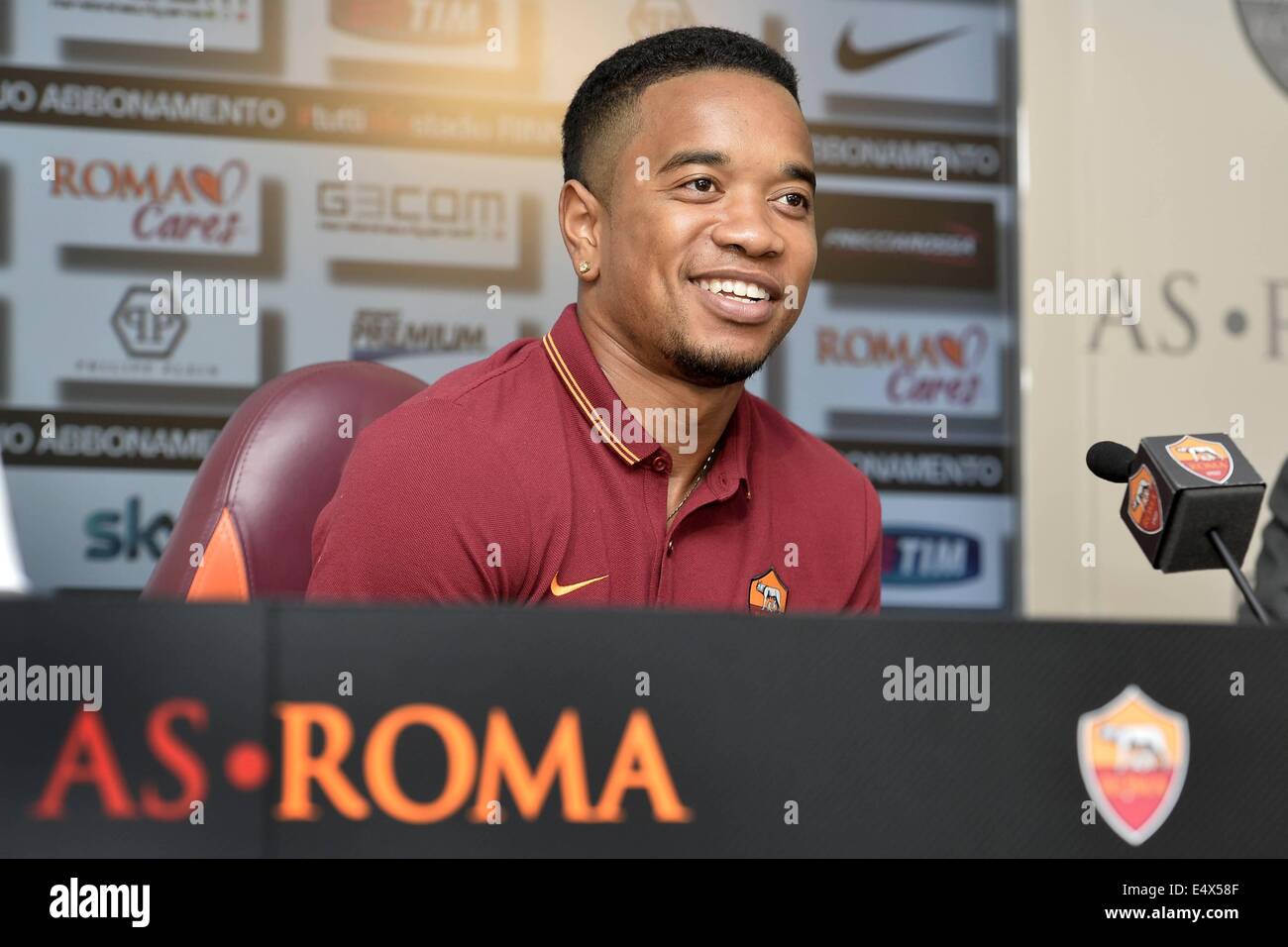 Rom, Italien. 16. Juli 2014. AS Roma beginnen Sie Ihr Training für die neue Saison der Seria A und stellen Sie neue Spieler. Urby Emanuelson bei Pressekonferenz. Bildnachweis: Aktion Plus Sport/Alamy Live-Nachrichten Stockfoto