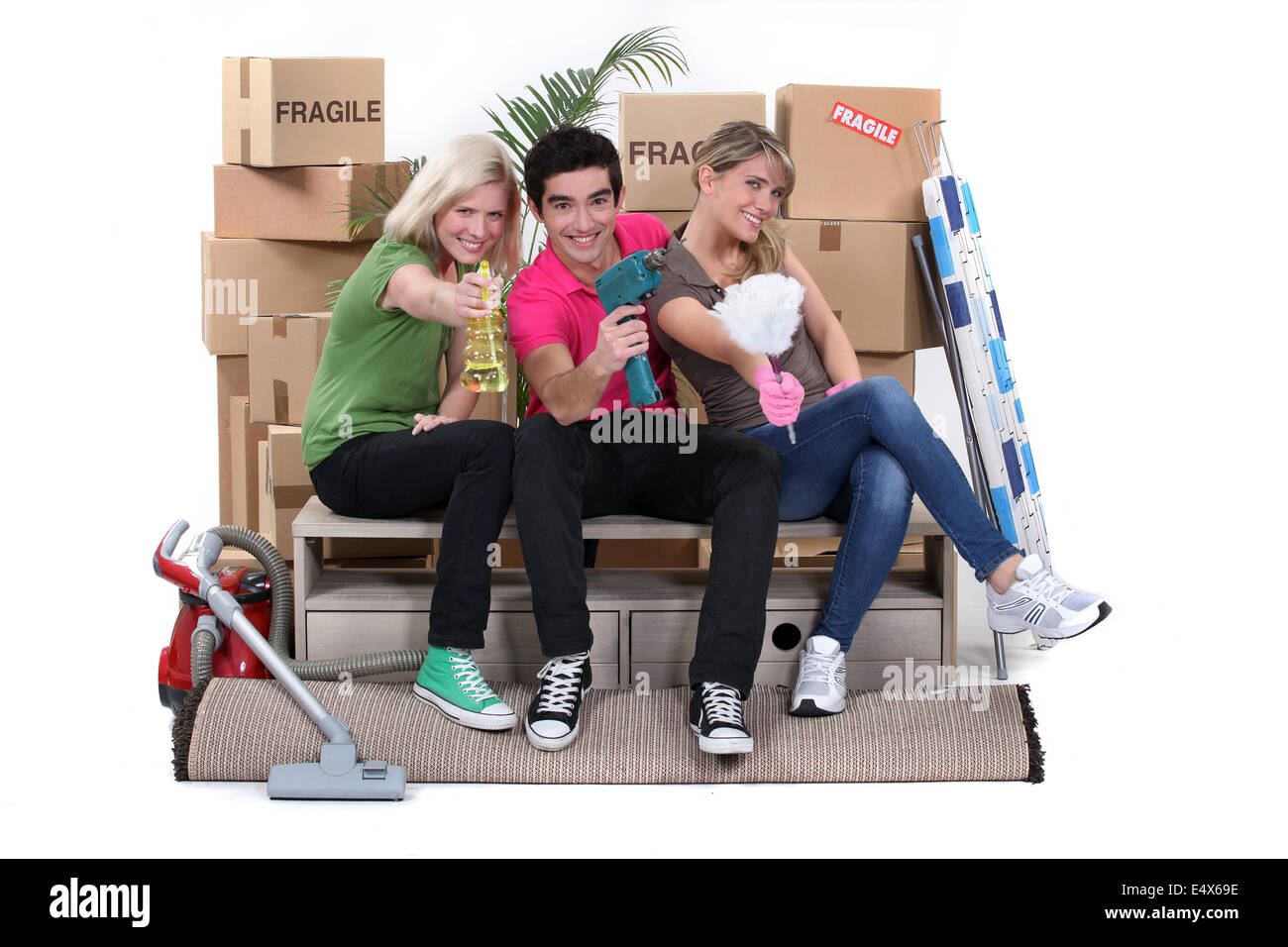 Junge Menschen zusammenziehen Stockfoto