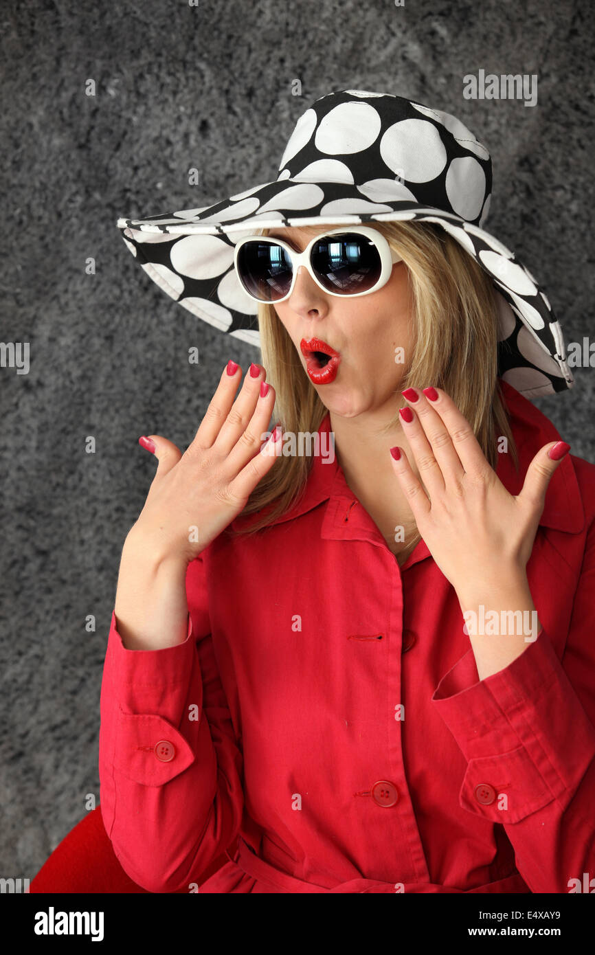 Schockiert Frau tragen Hut Stockfoto