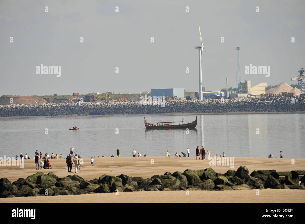 Liverpool, Vereinigtes Königreich. 17. Juli 2014. Heute angekommen auf den Fluss Mersey Welten größte rekonstruierte Wikinger Langschiff benannt Draken Harald Harfagre aus Norwegen. Bildnachweis: GeoPic / Alamy Live News Stockfoto